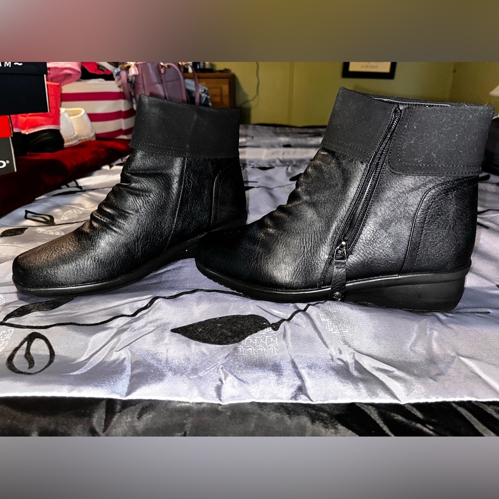 Black booties NIB sz 9